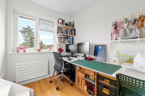 17 Downs Way, Oxted, RH8 0NZ