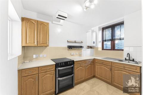 3 bedroom apartment to rent, Warwick Grove, London, E5