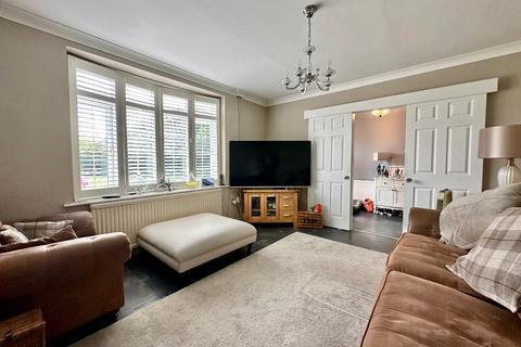 3 Melksham Drive, Romford, RM3 8QU