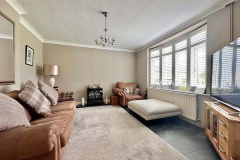 3 Melksham Drive, Romford, RM3 8QU
