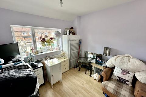 3 Melksham Drive, Romford, RM3 8QU
