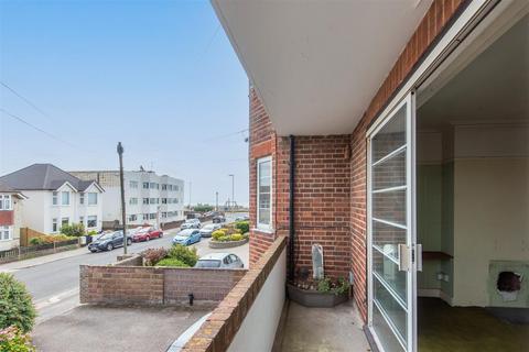 3 bedroom apartment for sale, Wallace Avenue, Worthing