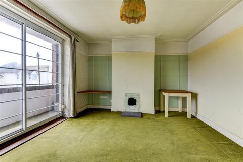 3 bedroom apartment for sale, Wallace Avenue, Worthing