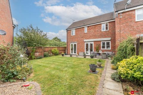 3 bedroom end of terrace house for sale, Outlands Drive, Hinckley, Leicestershire