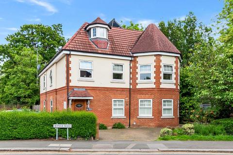 3 bedroom apartment for sale, Avenue Road, Pinner, HA5