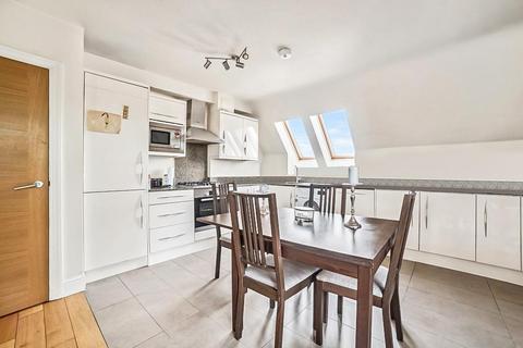 3 bedroom apartment for sale, Avenue Road, Pinner, HA5