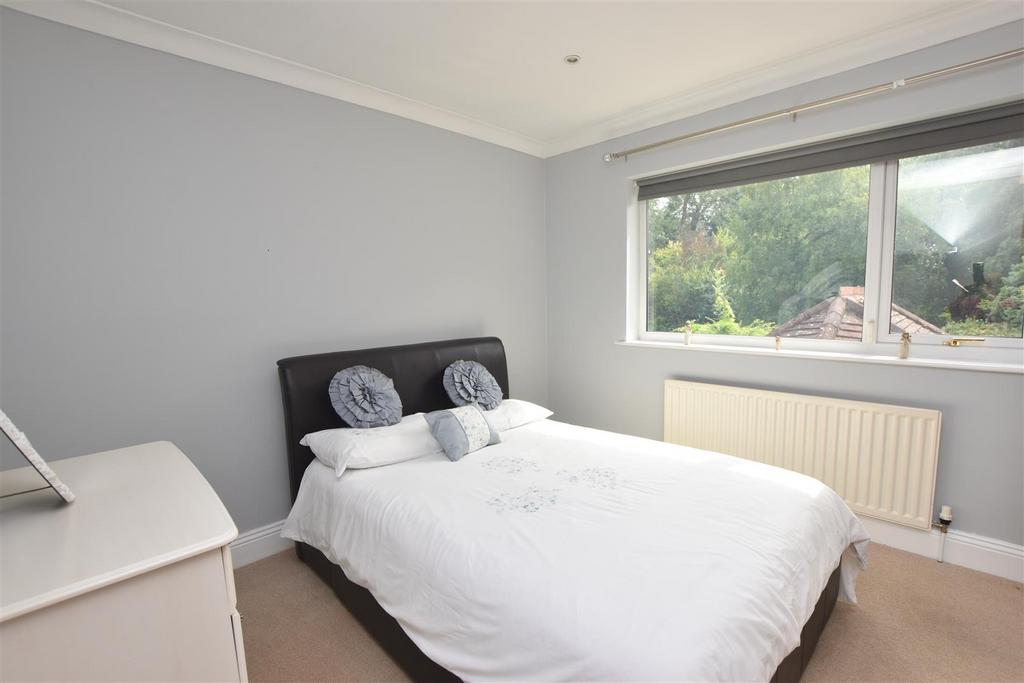 Bedroom 2 (rear)