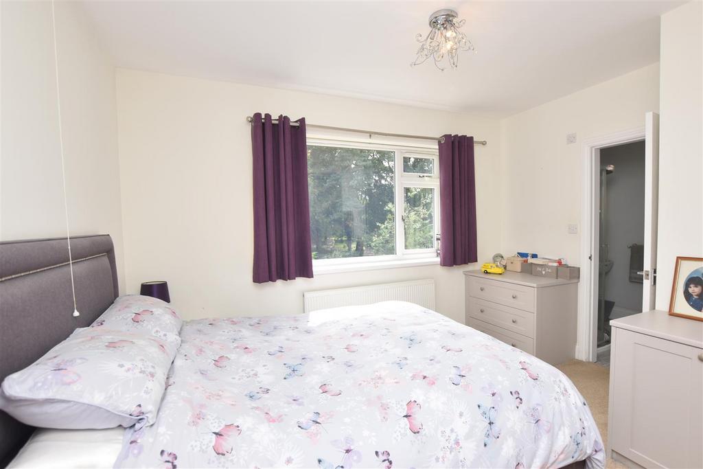 Bedroom 5 (rear)