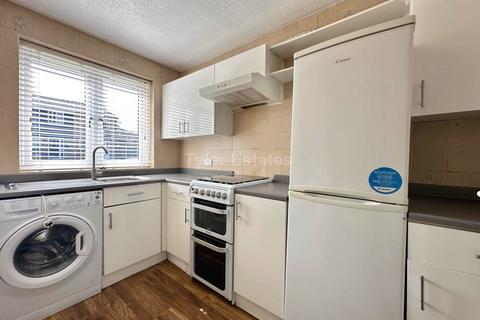 2 bedroom end of terrace house for sale, Celandine Close, Billericay CM12