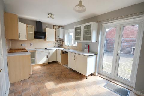 45 Chaffinch Chase, Gillingham, SP8 4GP