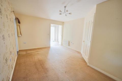 45 Chaffinch Chase, Gillingham, SP8 4GP