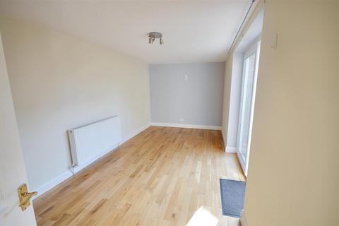 45 Chaffinch Chase, Gillingham, SP8 4GP
