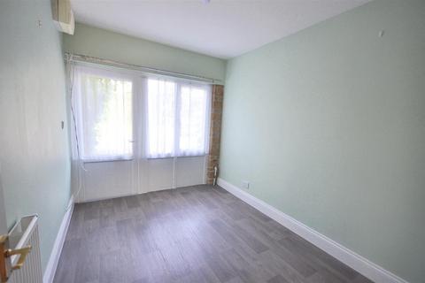 45 Chaffinch Chase, Gillingham, SP8 4GP