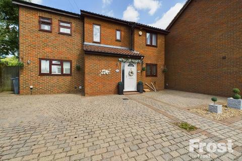 3 bedroom detached house for sale, Bedfont Close, Feltham, TW14