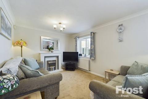 3 bedroom detached house for sale, Bedfont Close, Feltham, TW14