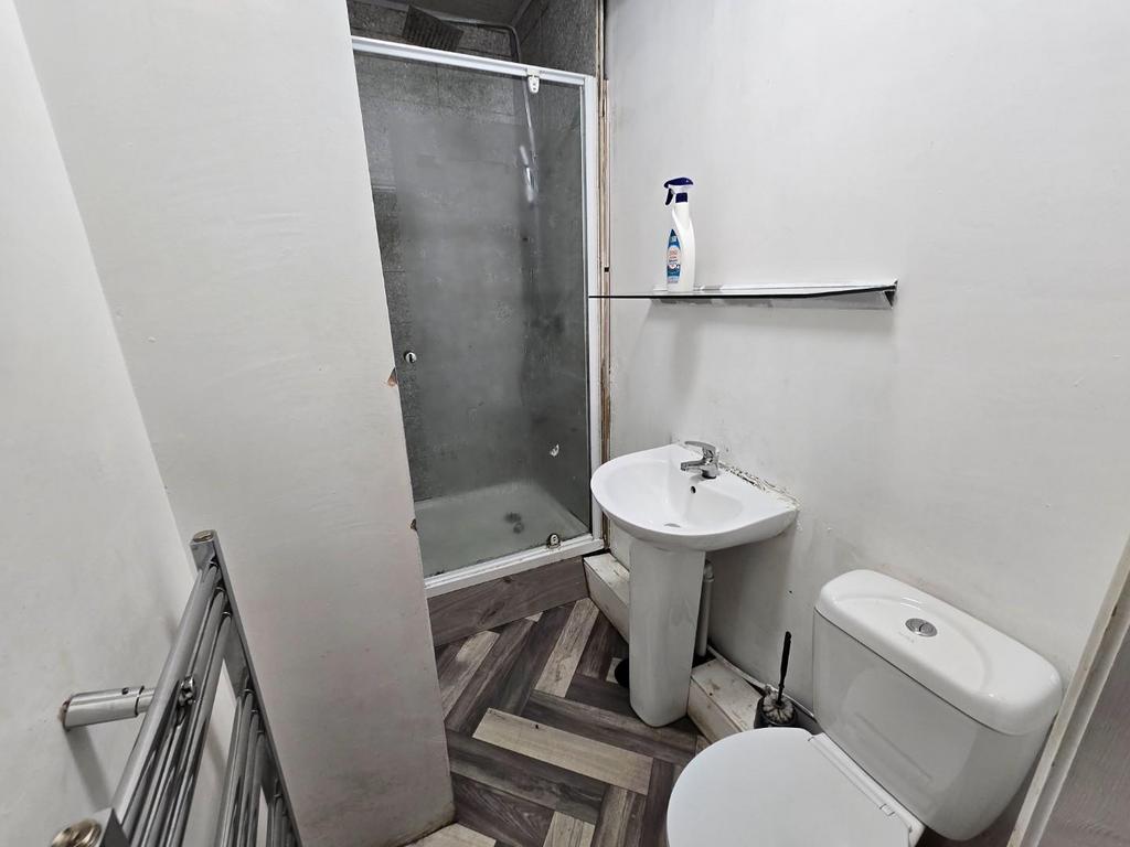 First Floor Flat Bathroom