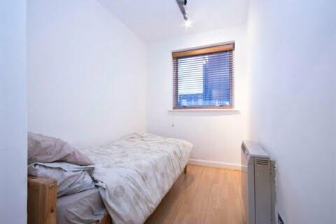 3 bedroom flat to rent, St. Mary le Park Court, London SW11