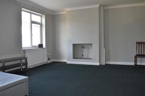 2 bedroom flat to rent, Barnsley Road, South Elmsall