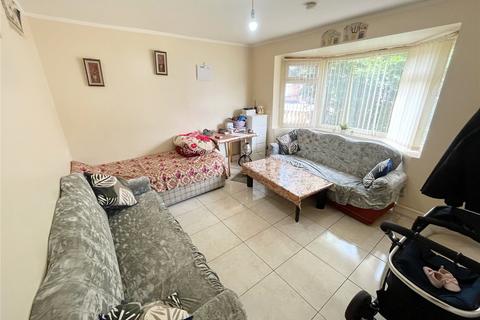 2 bedroom end of terrace house for sale, Birch Street, Ashton-under-Lyne, Greater Manchester, OL7