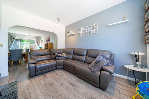 28 Thackeray Close, Uxbridge, UB8 3DW