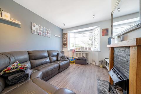 28 Thackeray Close, Uxbridge, UB8 3DW