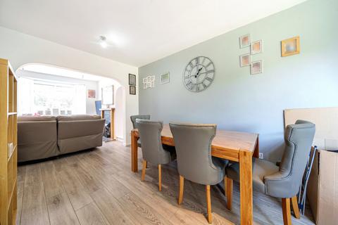 28 Thackeray Close, Uxbridge, UB8 3DW