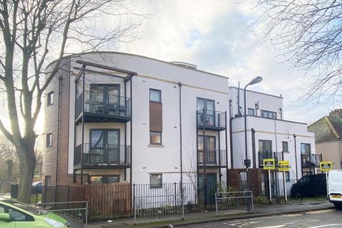 1 bedroom flat for sale, Flat 2 Chandos Parade, Buckingham Road, Edgware, Middlesex, HA8 6DX