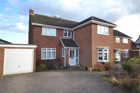 4 bedroom detached house to rent, Millfields, Danbury