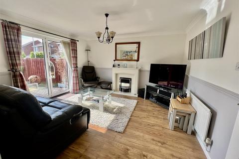 18 Chantry Close, Faverdale, Darlington, DL3 0BG