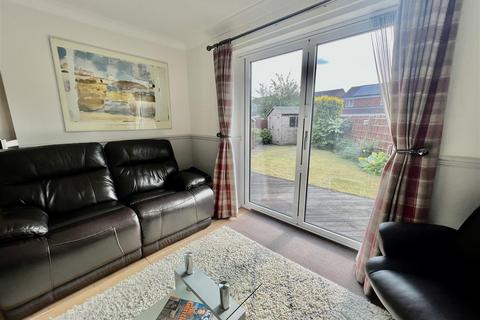 18 Chantry Close, Faverdale, Darlington, DL3 0BG