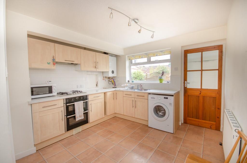 Kitchen pic 2.jpg