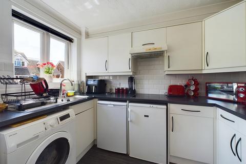 2 bedroom flat for sale, Gales Drive, Crawley RH10