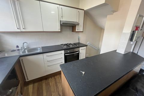 4 bedroom terraced house to rent, Beechwood Row,  Leeds, LS4