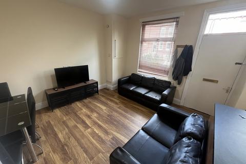 4 bedroom terraced house to rent, Beechwood Row,  Leeds, LS4