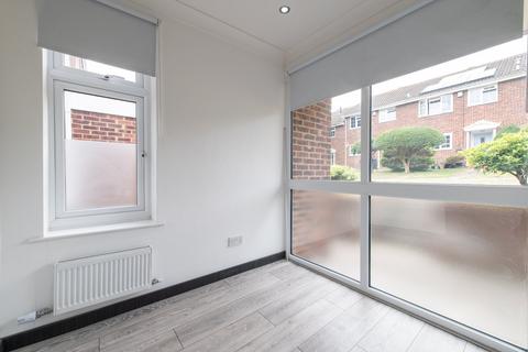 109 Glen View, Gravesend, DA12 1LS