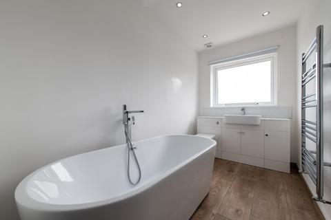 109 Glen View, Gravesend, DA12 1LS