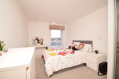 1 bedroom flat for sale, West Green Drive, West Green, Crawley, West Sussex