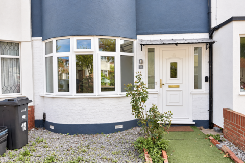 3 bedroom terraced house to rent, Maypole Crescent,  Ilford, IG6
