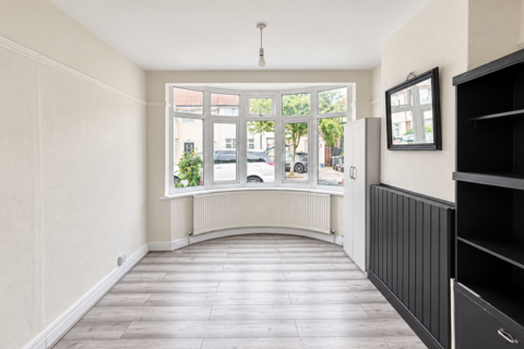 3 bedroom terraced house to rent, Maypole Crescent,  Ilford, IG6