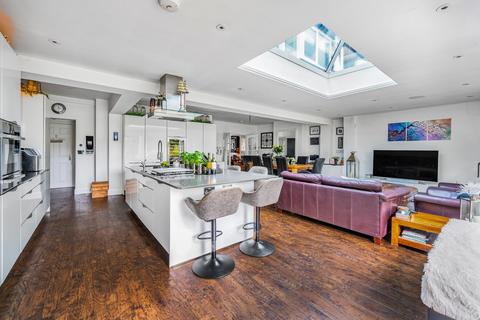 4 bedroom semi-detached house for sale, Montrose Avenue, Twickenham TW2