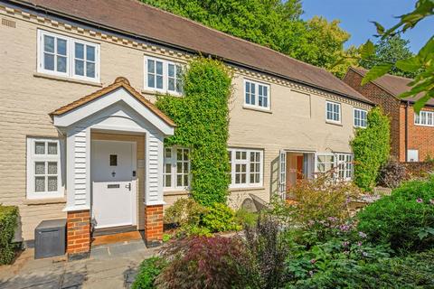 3 bedroom end of terrace house for sale, Moor Park House Way, Farnham