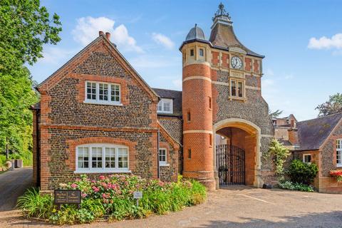 3 bedroom end of terrace house for sale, Moor Park House Way, Farnham