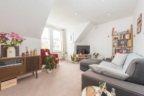 2 bedroom flat for sale, Gubyon Avenue, Herne Hill