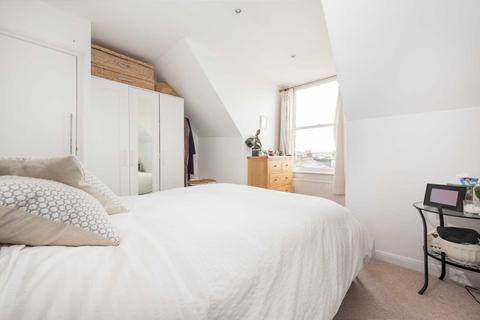 2 bedroom flat for sale, Gubyon Avenue, Herne Hill