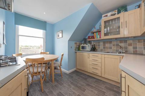 2 bedroom flat for sale, Gubyon Avenue, Herne Hill