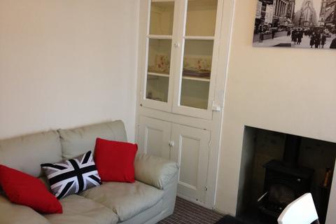 3 bedroom end of terrace house to rent, Selbourne Road, Gillingham ME7