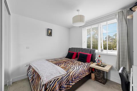 2 bedroom flat for sale, Cheam Road, Epsom, Surrey, KT17