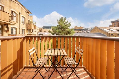 1 bedroom flat for sale, The Circle, Queen Elizabeth Street, London