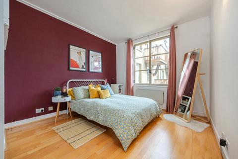 1 bedroom flat for sale, The Circle, Queen Elizabeth Street, London