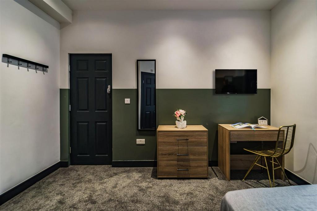 Room 1 H.jpg